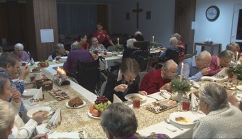 Na Vianoce sa tam spája smútok s radosťou. Strávili sme Štedrý večer so seniormi v zariadení vo Svidníku