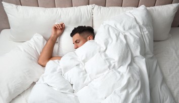 Prečo nevieme zaspať bez toho, aby sme sa prikryli? Existuje na to niekoľko dôvodov