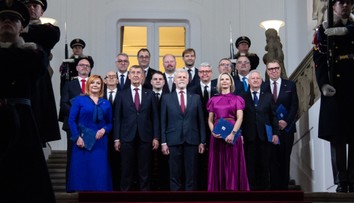 FOTO: Fiala odovzdal Babišovi úrad. Kto si sadá na ministerské stoličky?