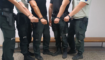 Tichý protest policajtov. Časť zboru si demonštratívne nasadila čierne pásky