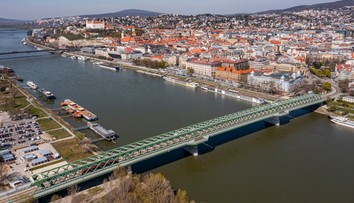 Ak pacient nezaplatí 30 eur, máme ho odmietnuť. Bratislavská nemocnica chce prepúšťať, zamestnanci prelomili mlčanie