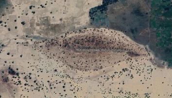 Na Google Maps sa objavili záhadné „ústa“ v púšti, rozvírili špekulácie. Vedci majú teóriu