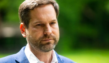 Razia na úrade v bratislavskom Novom Meste: NAKA zadržala Rudolfa Kusého