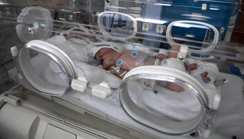 Žena náhle zomrela pri pôrode, no vďaka jej hrdinstvu sa podarilo zachrániť bábätko. Lekári hovoria o zázraku
