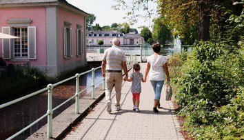Túžili po dieťati a stali sa najstarším rodičmi v Británii. Po roku im dieťa vzala sociálka