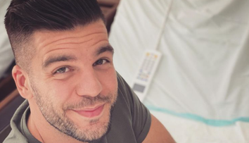 Tomáš Juríček s dcérkou v náručí. Vlasov má na rozdávanie