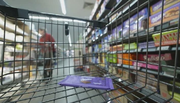 Populárna čokoláda sa scvrkla, cena však stúpla. Súd rozhodol o nenápadnom triku výrobcu