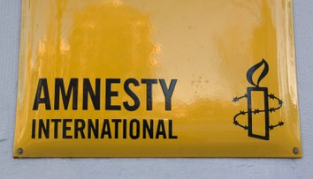 Amnesty International kritizuje na Slovensku nielen policajné násilie. Tu je zoznam ďalších prehreškov