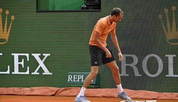 VIDEO: Najhorší zápas v kariére. Bývalá svetová jednotka hanebne prehrala, Rus prežíval frustráciu