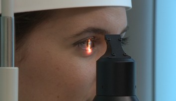 Očné ochorenie, ktoré prichádza nenápadne: Prvé príznaky si mnohí mýlia s únavou či starnutím