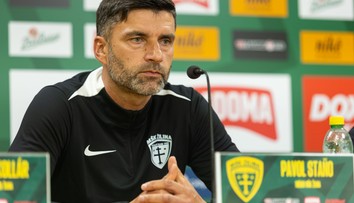 VIDEO: Všetkých predávajú, nikto neprichádza. Tréner Žiliny reagoval na ostrú kritiku fanúšikov