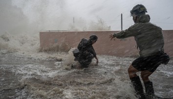 Supertajfún Ragasa ničí a zabíja: Plnou silou zasiahol Hongkong a Taiwan