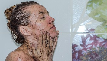 Okrem povzbudenia má káva aj liečivé účinky. Čo tak peeling?