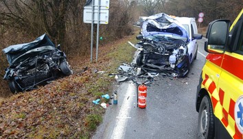 Dopravná nehoda na západe Slovenska. Zranili sa traja ľudia