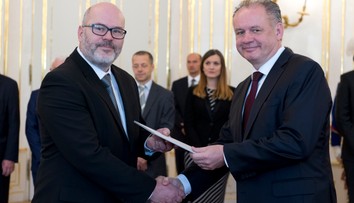 V kaviarni ukradol cenný obraz, všetko zachytila kamera. Dekan Fakulty umení TUKE Tibor Uhrín po škandále odstúpil