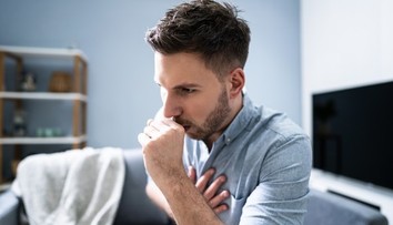 Rakovina pľúc sa dlho neprejavuje. Tieto nenápadné príznaky netreba podceňovať