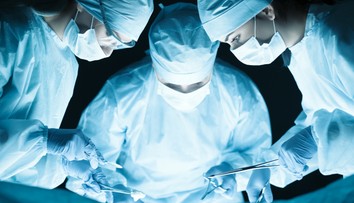 Muž mal podstúpiť operáciu žlčníka. Po neuveriteľnej chybe má doživotné následky