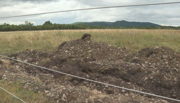 Stovky ľudí na východe zostali bez vody. Na poliach pri obci niekto prekopal vodovod