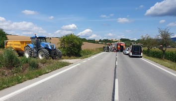 Vážna nehoda pri Hradišti. Po kolízii auta s traktorom zasahoval vrtuľník