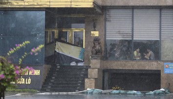 Vietnamské pobrežie pod vodou: Tajfún vyhnal z domov státisíce ľudí