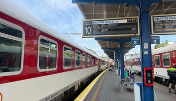 Veľké meškania na železnici, cestujúcim odriekli vlaky. Spôsobila to nečakaná udalosť