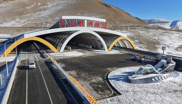 FOTO: Je trikrát dlhší než Višňové. Čína za 6 rokov postavila najdlhší diaľničný tunel sveta