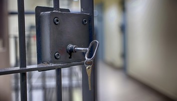 Zubár obvinený zo zabitia manželky čelí novému obvineniu. Mal plánovať ďalšiu vraždu