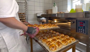 Pochúťka, ktorá bola na pokraji zániku. Pred pekárňou v Muráni sa na ňu čaká v rade