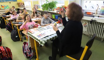 Asistenti učiteľa si môžu vydýchnuť: Pracovať viac hodín zatiaľ nemusia