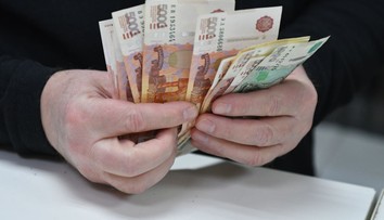 Omyl z neho spravil boháča. Robotníkovi poslali na účet výplaty jeho 34 kolegov