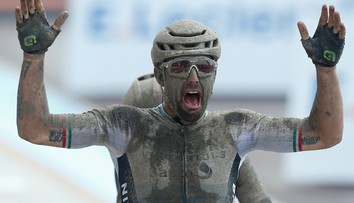 "Peklo severu" vyhral Talian Sonny Colbrelli. Peter Sagan spadol a do cieľa prišiel na 56. mieste