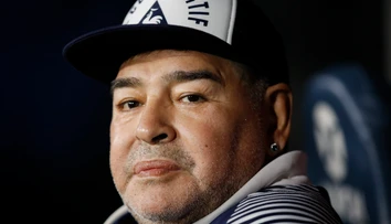 Zvrat v prípade Maradonovej smrti.  Podľa médií polícia obvinila jeho lekára