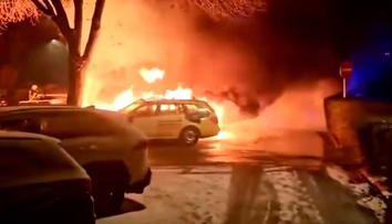 Ničivý požiar v Bratislave. Z niekoľkých áut zostali len vraky