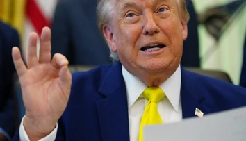 Nerád si podáva ruky, má vlastnú hru a nepije alkohol. Donald Trump oslavuje 80 rokov