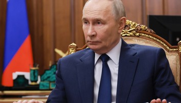 Putin sa vraj ukryl. Vydesil ho útok na Irán, tvrdí politik