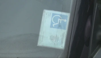 Šok pre ťažko zdravotne postihnutých. Za vyhradené miesta zaplatia vyše 100 eur ročne
