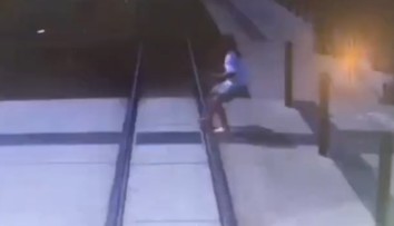 VIDEO: V bratislavskej Karlovej Vsi vbehlo ďalšie dieťa pod kolesá električky