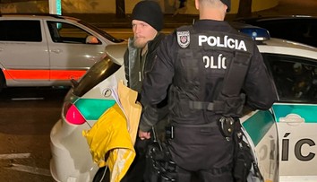 Okresný súd rozhodol, že stalker známych osobností bude stíhaný väzobne