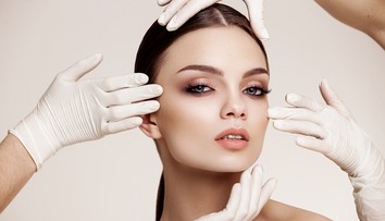 Odborníci varujú pred výplňami vrások a pier. Môžete prísť o zrak