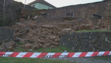Nočný rachot vydesil obyvateľov Pukanca. Z národnej kultúrnej pamiatky sa zrútila veľká masa kameňa