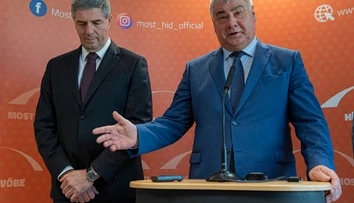 Potvrdené: Most-Híd povedie do volieb minister Árpád Érsek