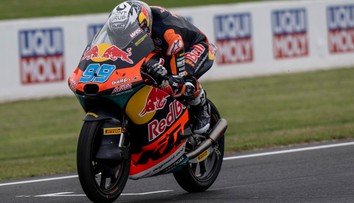 VIDEO: Hrozivá nehoda na pretekoch Moto3. Mladý Švajčiar je vo veľmi vážnom stave, údajne prekonal zástavu srdca