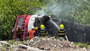 Sedem mesiacov od nehody. V Jablonove nad Turňou začali s odstraňovaním rušňa