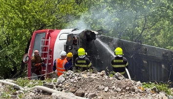 Sedem mesiacov od nehody. V Jablonove nad Turňou začali s odstraňovaním rušňa