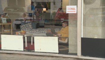 Ľudia bez domova žijú na ulici ako vo výklade. Známe osobnosti si vyskúšali, aké to je