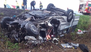 Poslanci si minútou ticha uctili obete sobotnej tragickej dopravnej nehody