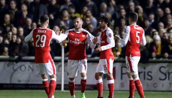 VIDEO: Arsenal sa u piatoligistu v FA Cupe natrápil, zápas oživil kuriózny moment