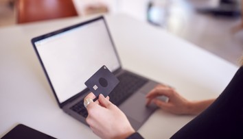 Pozor pri nákupe darčekov. Na internete sa to hemží rizikovými e-shopmi a podvodnými stránkami (zoznam)