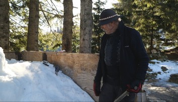 Počasie mu nepraje, na stavbu je sám. Legendárny chatár zbiera sneh po troškách, postaviť chce jedinečný Betlehem