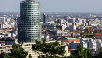 Tvrdí, že má platné oprávnenie. NBS upozorňuje, že na Slovensku tieto služby poskytovať nesmie